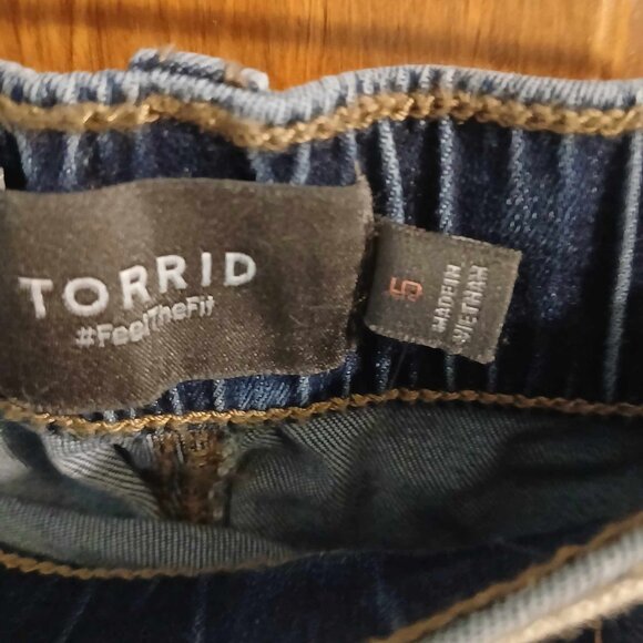 Torrid Lot of 2 Bermuda Pull-On Shorts - Size 28 (5X) (Dark Blue & Khaki) - Picture 11 of 13